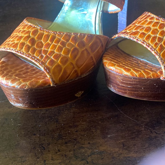 Michael Kors. Size 6. Orange platform heels. Gold buckle and decals. - Picture 7 of 7